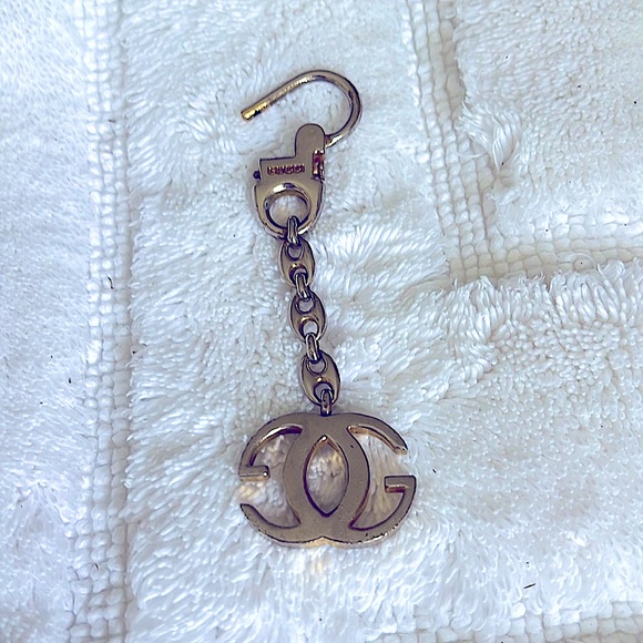 💯AuthenticVTG GucciSilverKeychain. Gucci&Italy inscribed.Unisex.Good Condition. - Picture 4 of 6